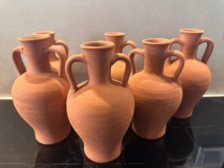 Cántaro de barro artesanal