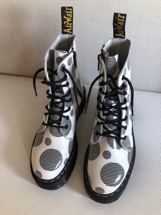 Botas Dr. Martens Blancas y Negras