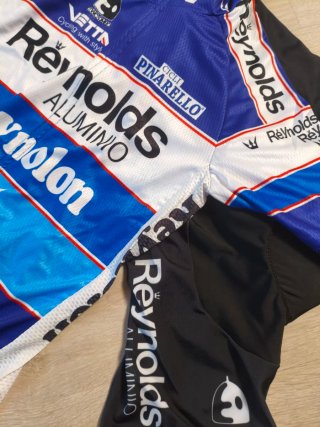 Maillot y culotte logo Reynolds