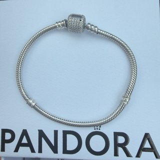 Pulsera Pandora Moments Plata con Cierre Pavé