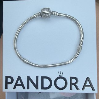 Pulsera Pandora Moments Plata con Cierre Pavé