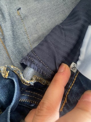 Pantalones vaqueros Guess desgastados