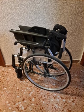 Silla de ruedas liviana