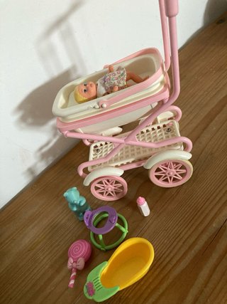 Muñeca Barbie Bebé y Cochecito Rosa