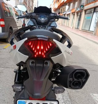 Maxi Scooter Gris y Blanca