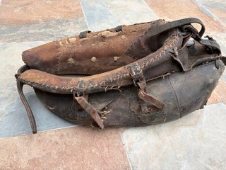 Collarón de cuero antiguo