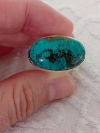 Anillo de plata con piedra natural