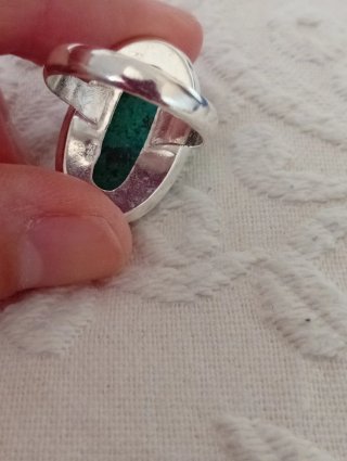 Anillo de plata con piedra natural