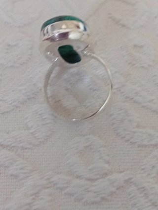 Anillo de plata con piedra natural