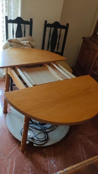 Mesa redonda extensible con faldilla y cristal