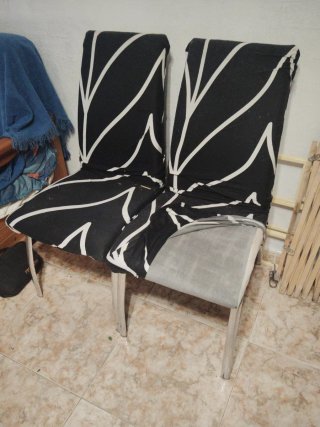 Mesa cristal y 4 sillas diseño moderno