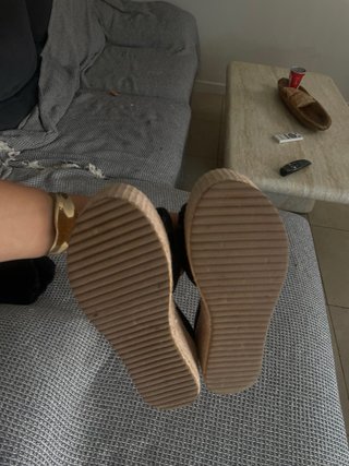 Sandalias negras cuña verano