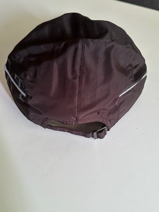 Gorra deportiva negra