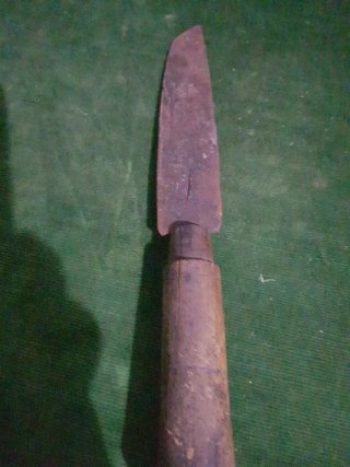 Cuchillo antiguo forjado grueso
