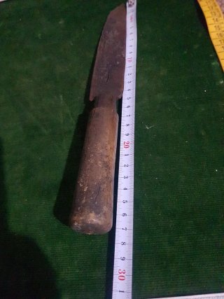 Cuchillo antiguo forjado grueso