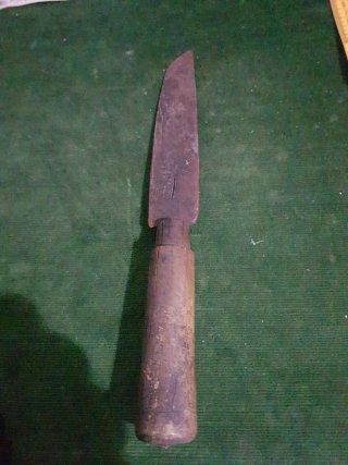 Cuchillo antiguo forjado grueso