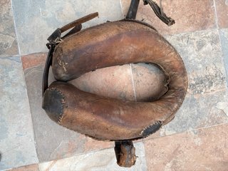 Collarón de cuero para caballo