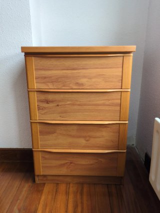 URGE! Cómoda de madera con 4 cajones