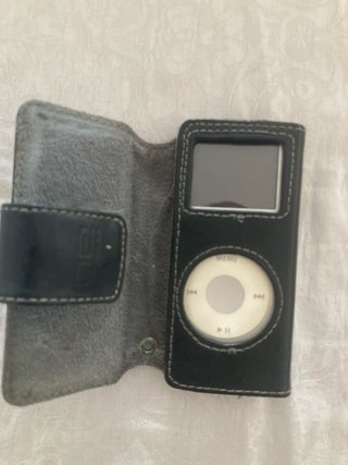iPod Nano 4GB Plata + Funda + Cable