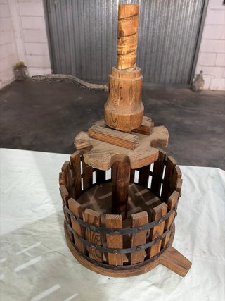 Torchio per uva in legno