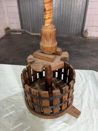 Torchio per uva in legno