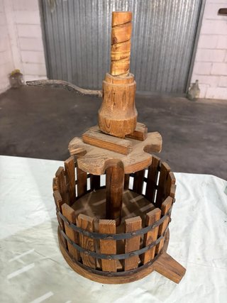 Torchio per uva in legno