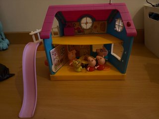 Casa Peppa Pig con figuras y tobogán