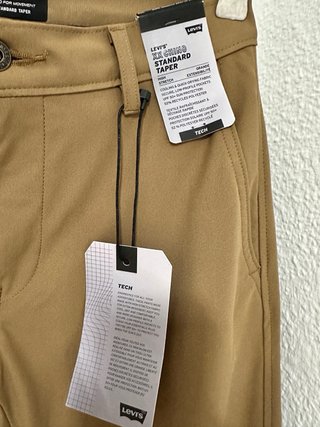 Pantalón Chino Levi's Marrón Taper Fit