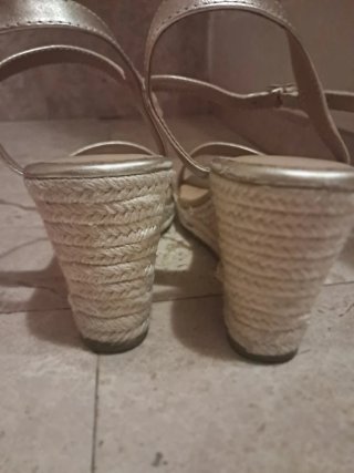 Sandalias Gioseppo doradas esparto verano
