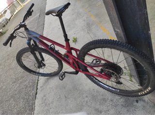 Bicicleta Mondraker RAZE R Trail Como nueva. L