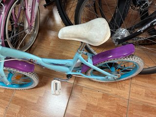 Bicicleta infantil azul y morada