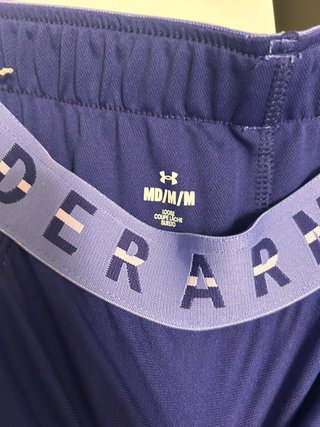 Pantalones cortos Under Armour morados