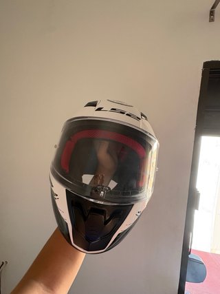 Casco de moto LS2 con diseño