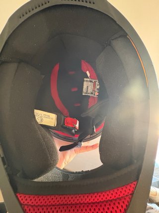 Casco de moto LS2 con diseño