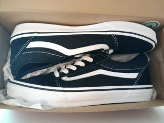 Zapatillas Vans Negras y Blancas