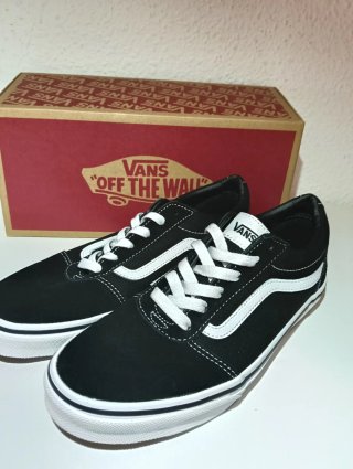 Zapatillas Vans Negras y Blancas