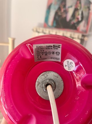 Lámpara de mesa rosa retro