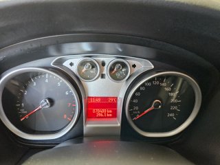 Ford Focus 1.6 gasolina 100cv,solo 70.000k,2008