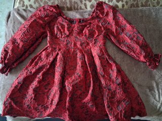 Vestido rojo floral manga larga