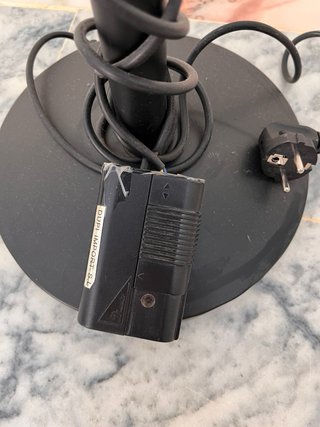 Lámpara de pie negra moderna