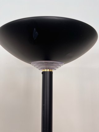 Lámpara de pie negra moderna