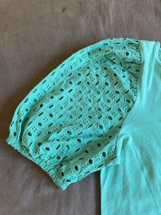Blusa H&M manga abullonada ojo de buey Talla S