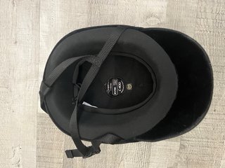 Casco de hípica negro