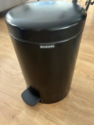 BRABANTIA 12litros. Negro mate