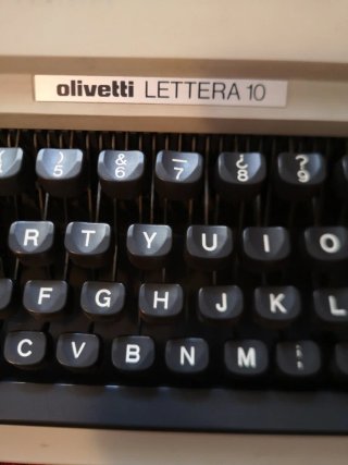 Máquina de escribir Olivetti Lettera 10