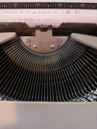 Máquina de escribir Olivetti Lettera 10