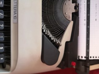 Máquina de escribir Olivetti Lettera 10