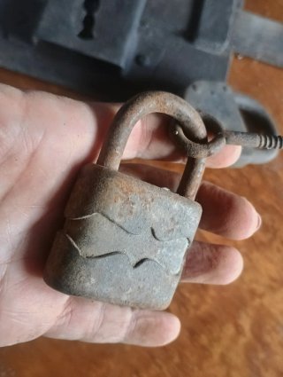 Cerradura y candados antiguos