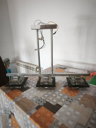 Lámpara triple foco LED regulable en altura