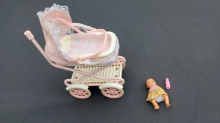 Cochecito Barbie con Muñeca y Biberón